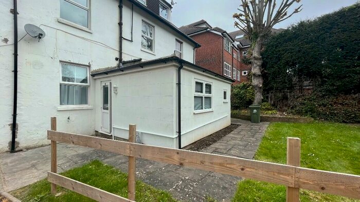 Studio To Rent In Cedar Road, Sutton, Surrey, SM2