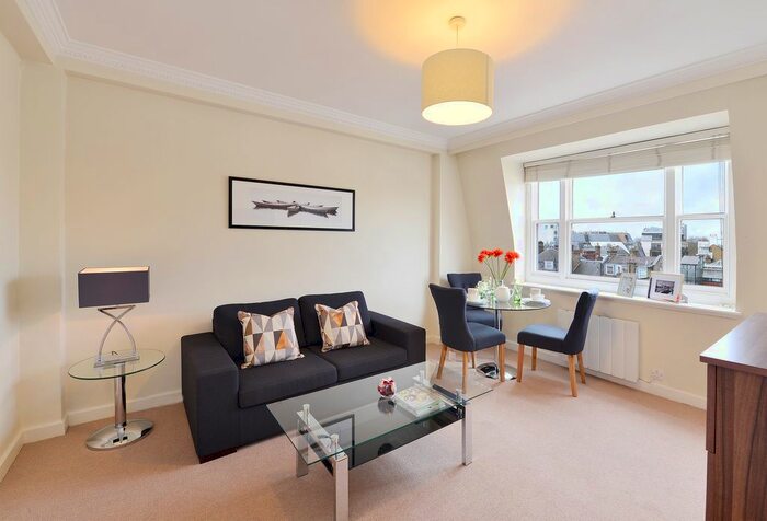 1 Bedroom Flat To Rent In Hill Street, London, W1J