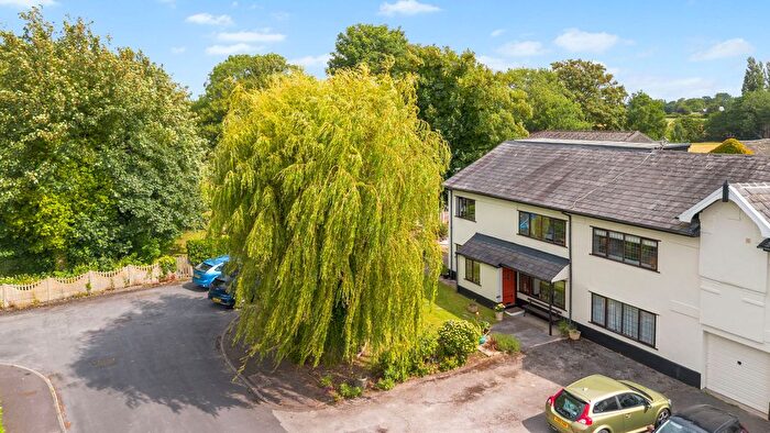 5 Bedroom Link Detached House For Sale In Lowton Gardens, Lowton, WA3