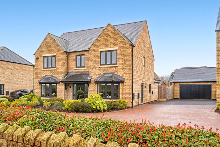 5 Bedroom Detached House For Sale In Lancaster Way, Shackleton Village, CV37