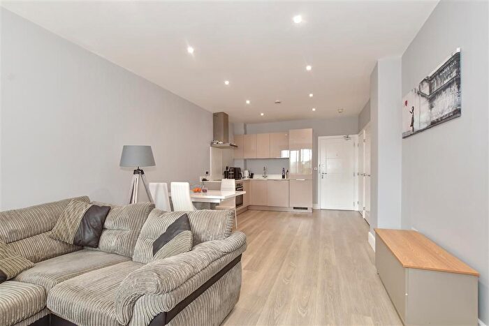 1 Bedroom Flat For Sale In North Street, Horsham, West Sussex, RH12