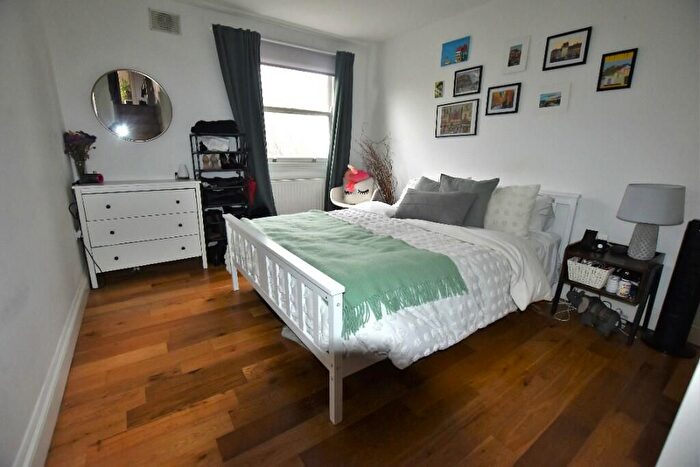 2 Bedroom Flat To Rent In Benthal Road, London, N16