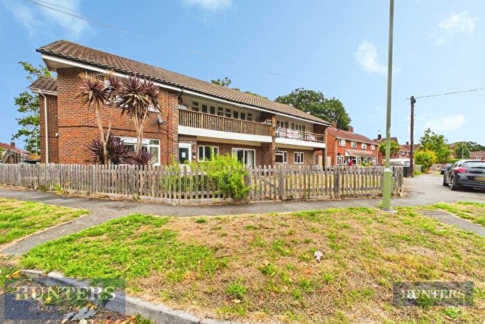 2 Bedroom Flat To Rent In Testwood Crescent, Totton, Southampton, SO40