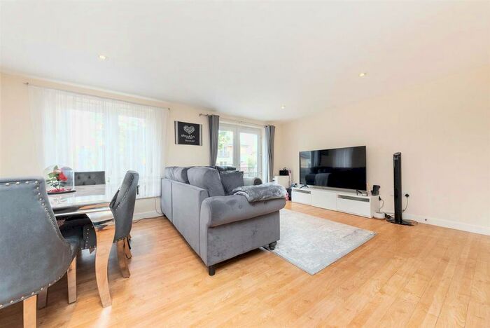1 Bedroom Flat To Rent In Hereford Road, London, E3