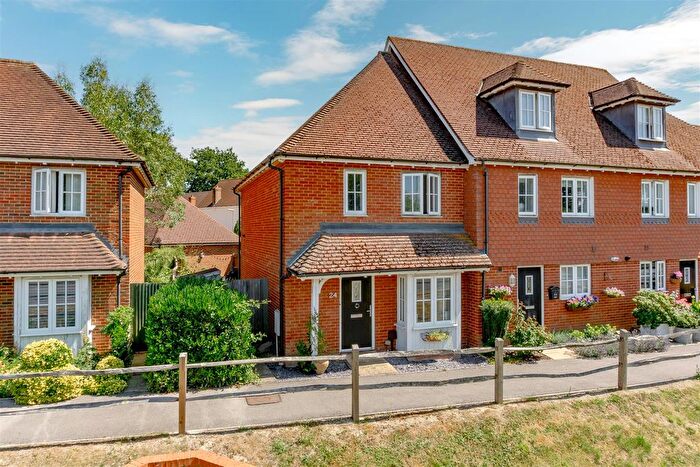 3 Bedroom End Of Terrace House To Rent In Brookfield Drive, Horley, RH6