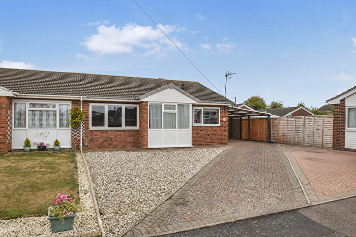 2 Bedroom Semi-Detached Bungalow For Sale In Leechcroft, Fenstanton, PE28