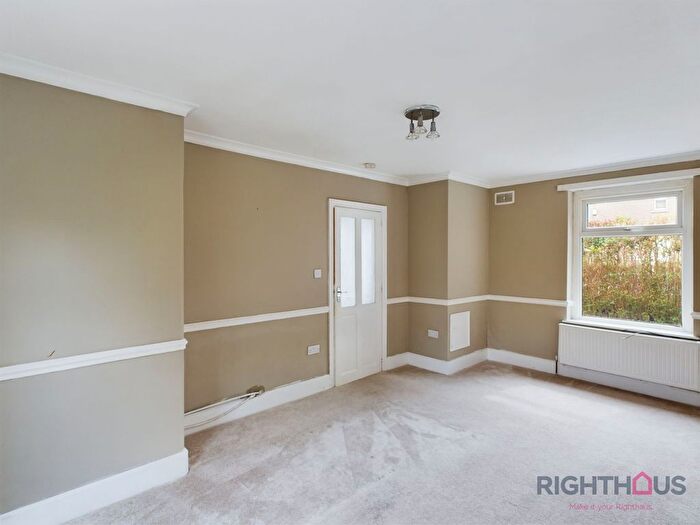 3 Bedroom Semi Detached House To Rent In Hardy Avenue, Bradford, BD6