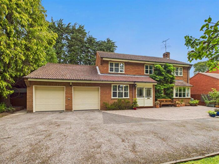 5 Bedroom Detached House For Sale In Tranby Lane, Swanland, HU14