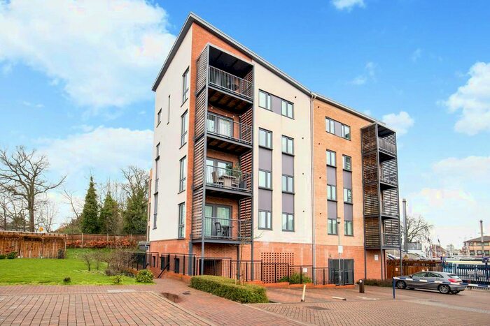 2 Bedroom Flat For Sale In Owen Court, Grade Close, Elstree, WD6
