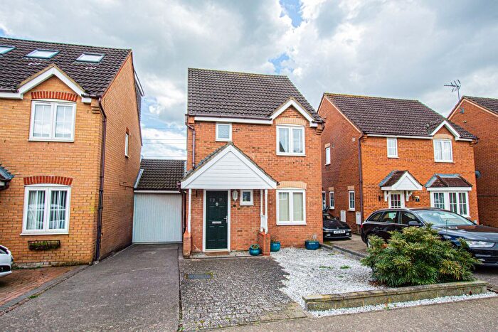 3 Bedroom Link Detached House For Sale In Lodge Way, Irthlingborough, NN9