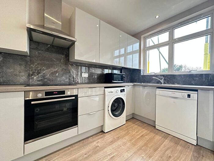 3 Bedroom Semi Detached House To Rent In Carisbrooke Close, Stanmore, HA7