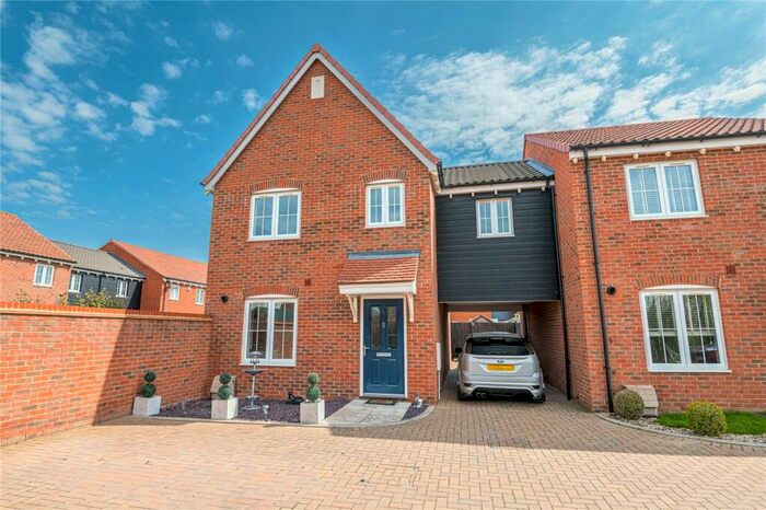 3 Bedroom Link Detached House To Rent In Brick Road, Great Wakering, SS3