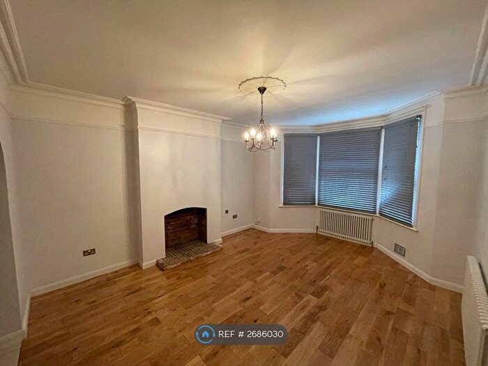 1 Bedroom Flat To Rent In Stately Court, Luton, LU3
