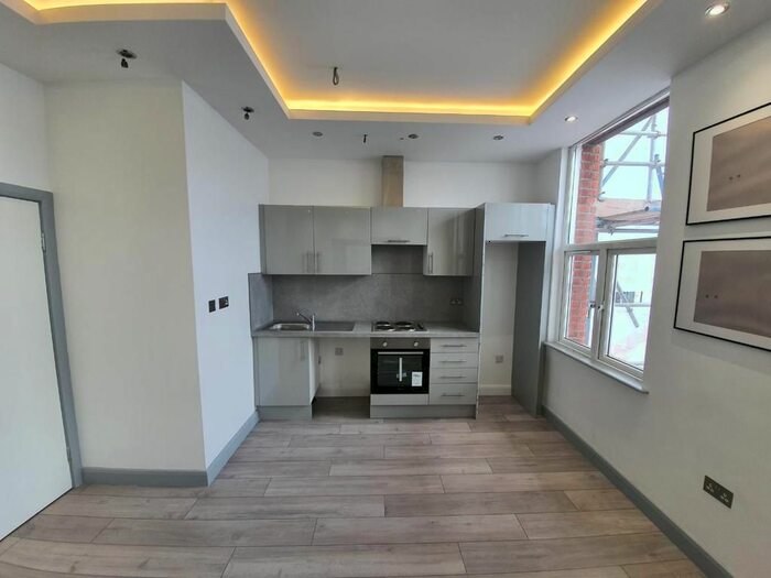 1 Bedroom Flat To Rent In Green Lanes, London, N16