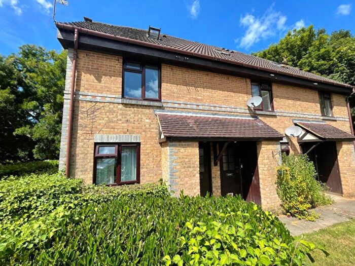 2 Bedroom Apartment To Rent In Dairymans Walk, Guildford, Surrey, GU4