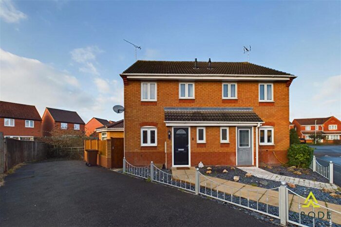 3 Bedroom Semi-Detached House For Sale In Bramling Cross Road, Burton-on-Trent, DE14