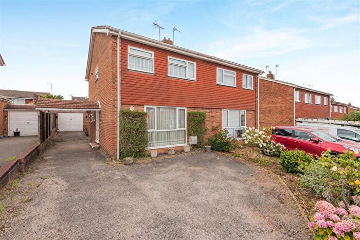 3 Bedroom Semi-Detached House For Sale In Pembroke Road, Coxheath, Maidstone, ME17