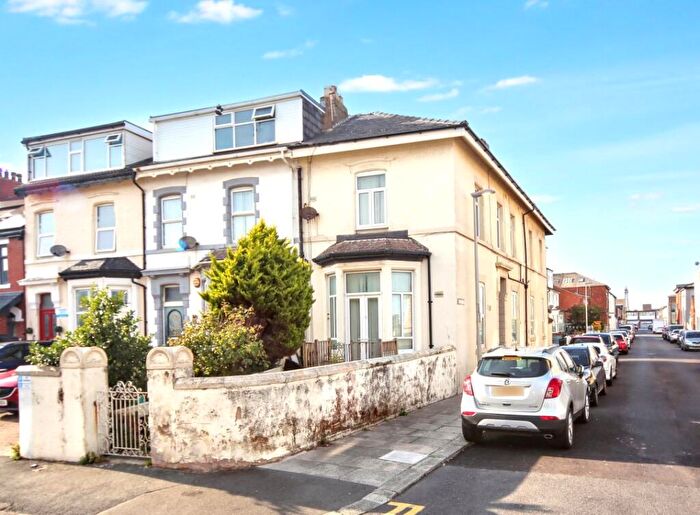 5 Bedroom End Of Terrace House For Sale In Dean Street, Blackpool, FY4