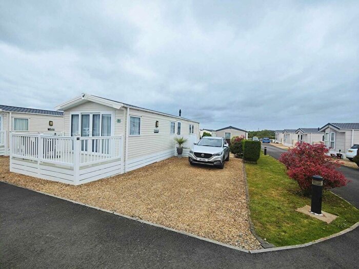 2 Bedroom Park Home For Sale In Apple Tree Park, Claypits, GL10