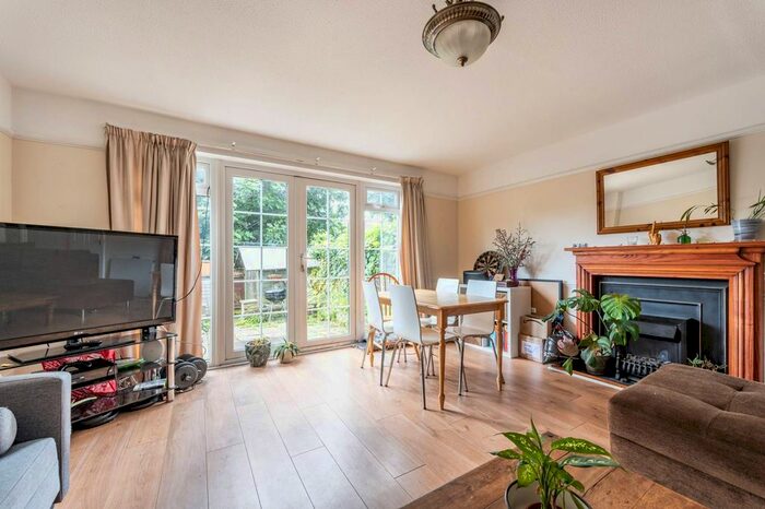 4 Bedroom Property To Rent In Tranton Road, Bermondsey, London, SE16