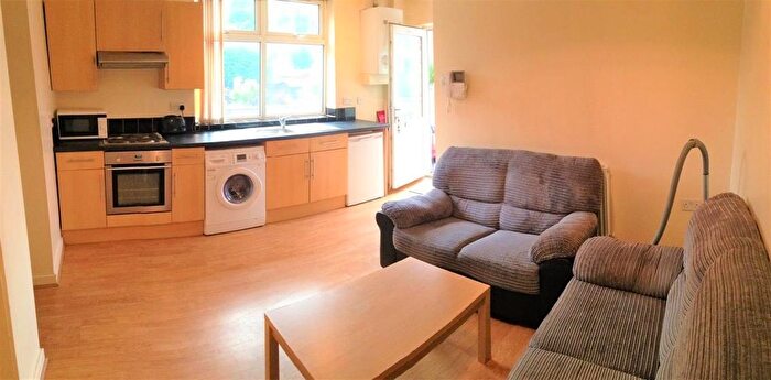 2 Bedroom Flat To Rent In Birchfields Road, Manchester, M13