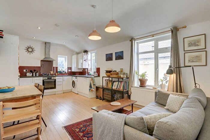 3 Bedroom Flat For Sale In Sangley Road, Catford, SE6