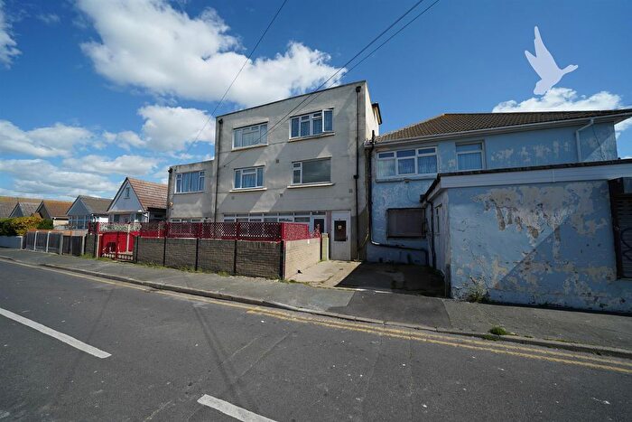 3 Bedroom Flat To Rent In Rosemary Way, Jaywick, CO15