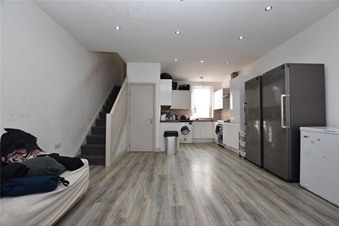 3 Bedroom Flat To Rent In Whitehorse Lane, London, SE25