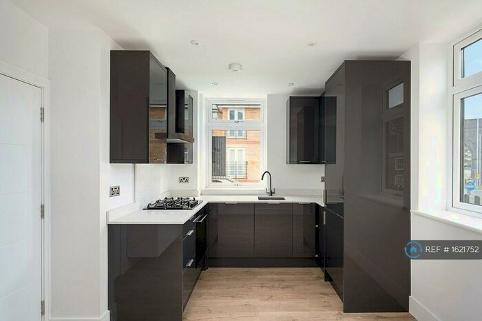 1 Bedroom Flat To Rent In London Apartments, High Wycombe, HP13