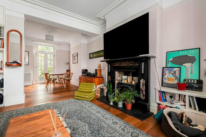 2 Bedroom Flat To Rent In Oakden Street, London, SE11