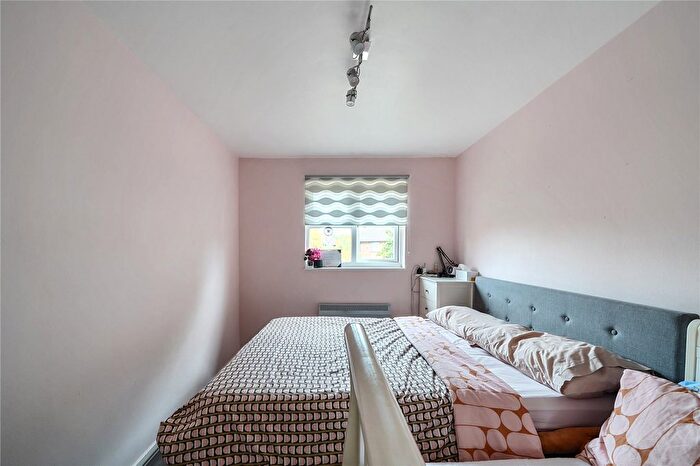 1 Bedroom Flat For Sale In Abbotswood Way, Hayes, UB3