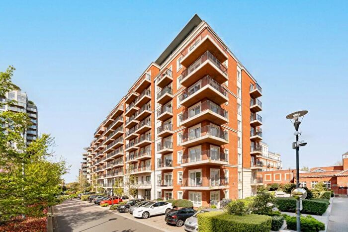 2 Bedroom Flat For Sale In Beaufort Square, London, NW9