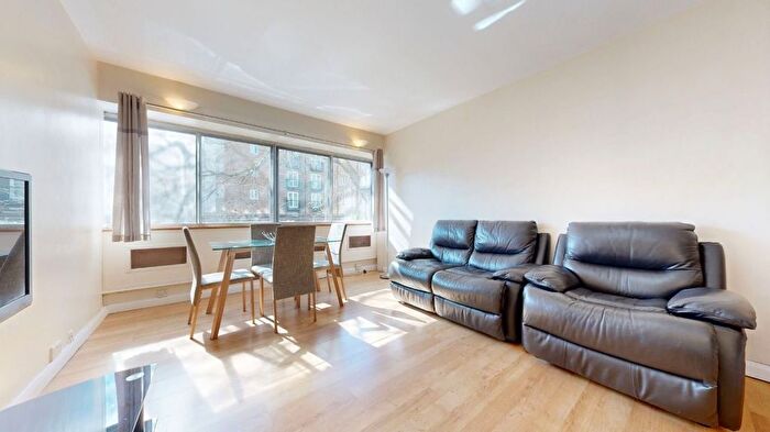 2 Bedroom Flat For Sale In Park Road, Regent's Park, London, NW8