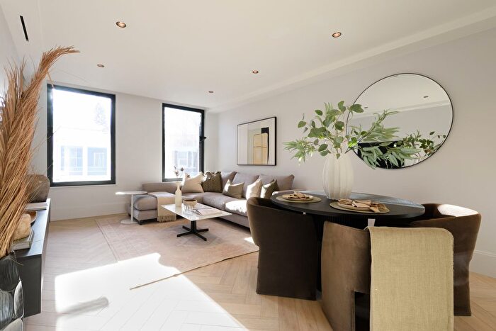 2 Bedroom Flat For Sale In W Broadway, London, W13