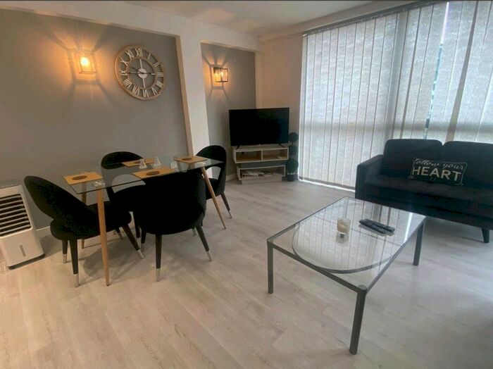 2 Bedroom Flat To Rent In City Road East, Manchester, M15