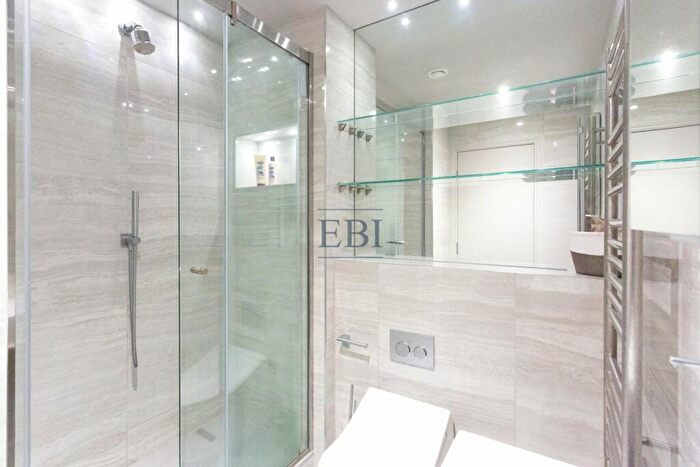 3 Bedroom Apartment For Sale In Dundee Wharf, Three Colt Street, Canary Wharf, E14