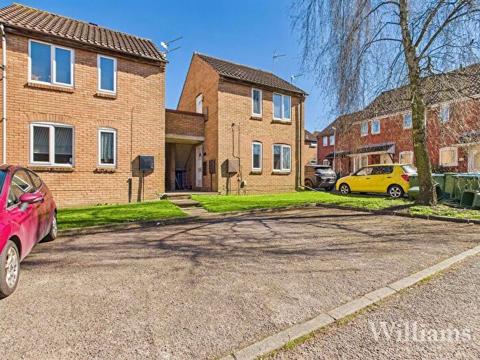 1 Bedroom Flat For Sale In Batchelor Close, Aylesbury, HP20