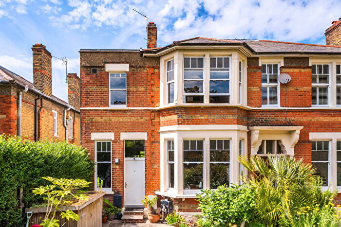 4 Bedroom End Of Terrace House For Sale In Mount Adon Park, East Dulwich, London, SE22