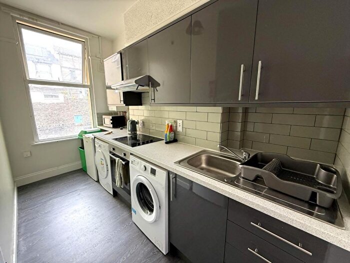 2 Bedroom Flat To Rent In Beaumont Road, Flat, Plymouth, PL4