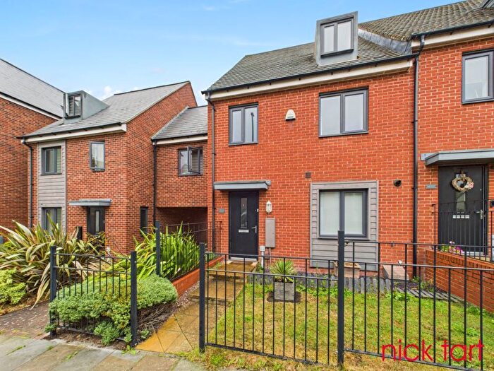 4 Bedroom End Of Terrace House To Rent In Birchfield Way, Lawley, TF3