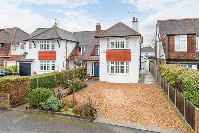 3 Bedroom Semi Detached House For Sale In Meadowside, Walton-on-Thames, KT12