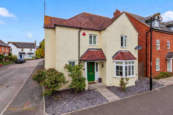 4 Bedroom Detached House For Sale In Rowan Way, Angmering, BN16