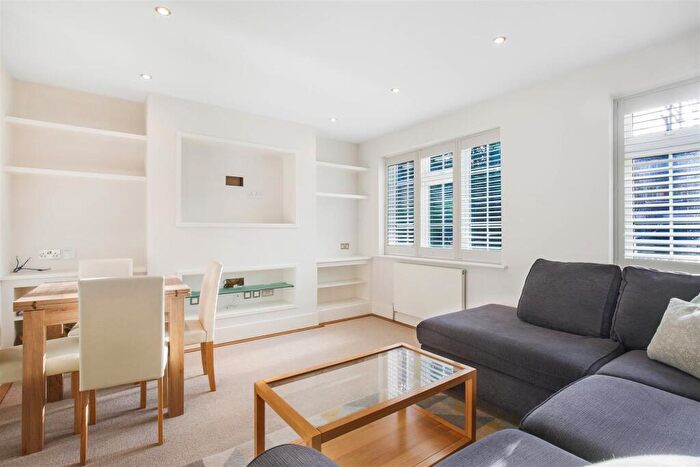 2 Bedroom Flat For Sale In Christchurch Park, Sutton, SM2