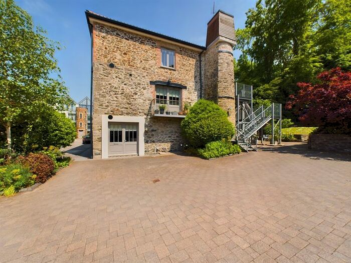 2 Bedroom Flat For Sale In Perran Foundry, Perranarworthal, Truro, TR3