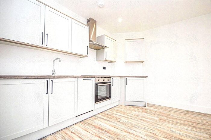 2 Bedroom Flat To Rent In Kingsbridge Point, Swindon, SN1
