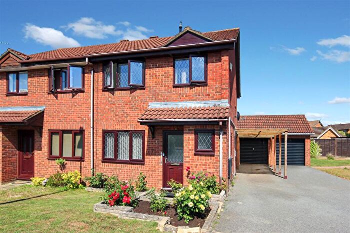 3 Bedroom Semi Detached House For Sale In Medway Drive, Wellingborough, NN8