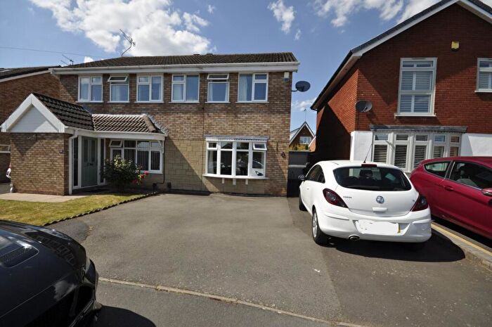 3 Bedroom Semi-Detached House For Sale In Catesby Drive, Kingswinford, DY6