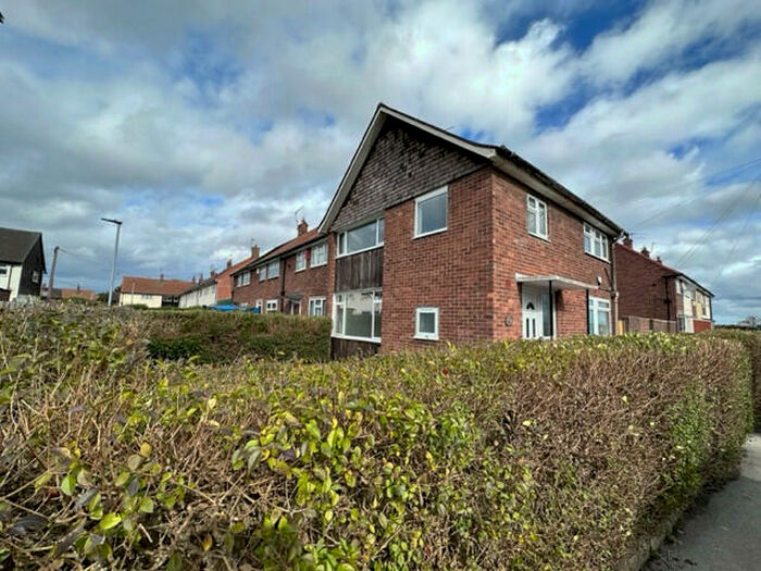 3 Bedroom End Of Terrace House To Rent In Crayford Close, Hull, Yorkshire, HU9