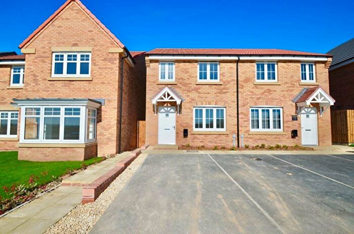 3 Bedroom Semi-Detached House To Rent In Brinsley Way, Bircotes, Doncaster, DN11