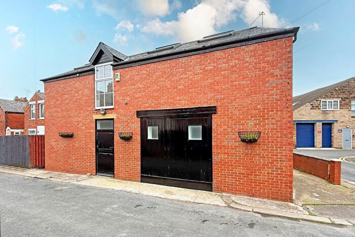 2 Bedroom Detached House For Sale In Grove Park View, Harrogate, HG1